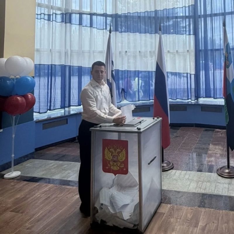 Голосует и молодёжь!. Члены молодёжной избирательной комиссии Белгородской области не только помогают организовать процесс на участках, но и сами активно в нём участвуют — приходят на избирательные участки и делают свой выбор Голосует и молодёжь!. Члены молодёжной избирательной комиссии Белгородской области не только помогают организовать процесс на участках, но и сами активно в нём участвуют — приходят на избирательные участки и делают свой выбор
