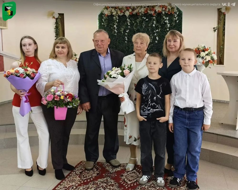 В Разуменском Центре культурного развития имени Ивана Дмитриевича Елисеева чествовали золотых и изумрудных юбиляров супружеской жизни В Разуменском Центре культурного развития имени Ивана Дмитриевича Елисеева чествовали золотых и изумрудных юбиляров супружеской жизни