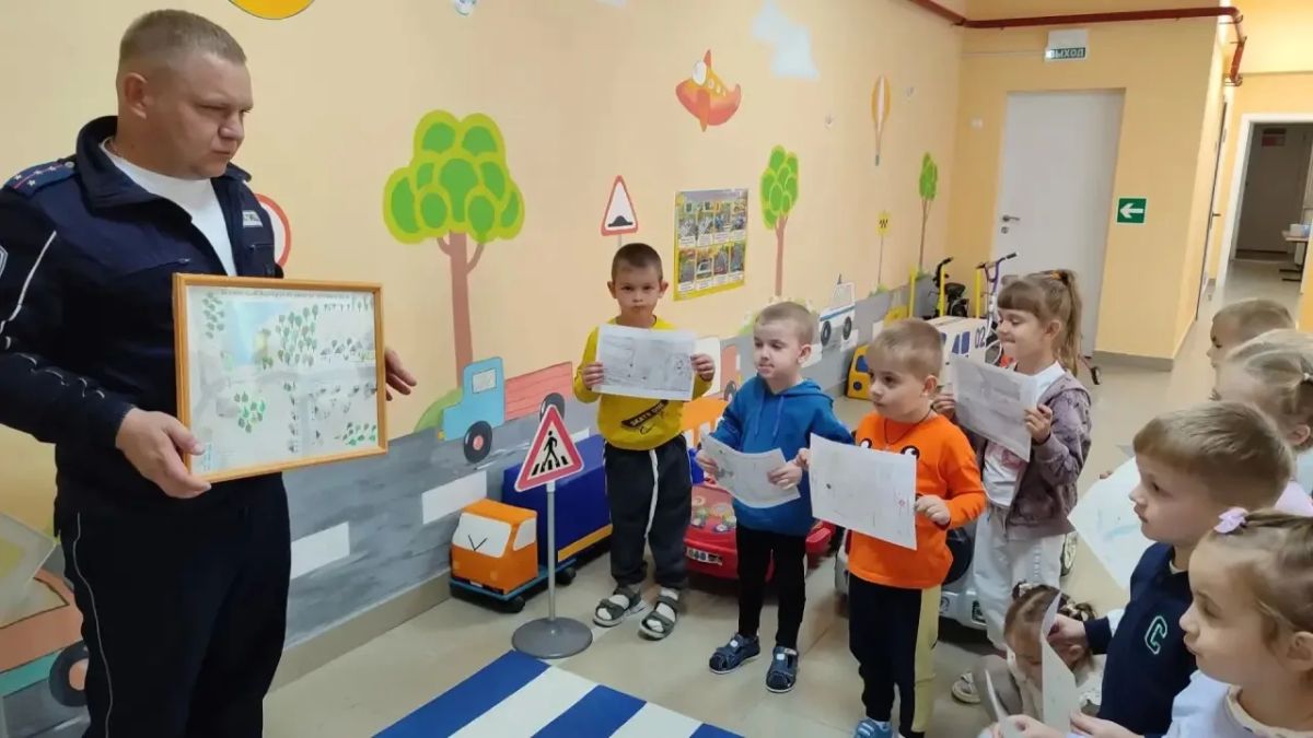Доброе утро, друзья. С сегодняшнего дня стартовала Всероссийская неделя безопасности Она пройдет по всей стране и продлится до 27 сентября Сотрудники Госавтоинспекции подготовили для ребят еще больше увлекательных занятий... Доброе утро, друзья. С сегодняшнего дня стартовала Всероссийская неделя безопасности Она пройдет по всей стране и продлится до 27 сентября Сотрудники Госавтоинспекции подготовили для ребят еще больше увлекательных занятий...