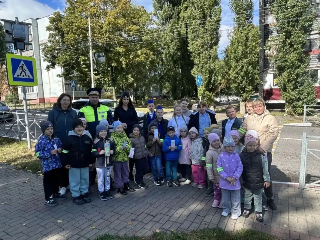 Доброе утро, друзья. С сегодняшнего дня стартовала Всероссийская неделя безопасности Она пройдет по всей стране и продлится до 27 сентября Сотрудники Госавтоинспекции подготовили для ребят еще больше увлекательных занятий... Доброе утро, друзья. С сегодняшнего дня стартовала Всероссийская неделя безопасности Она пройдет по всей стране и продлится до 27 сентября Сотрудники Госавтоинспекции подготовили для ребят еще больше увлекательных занятий...