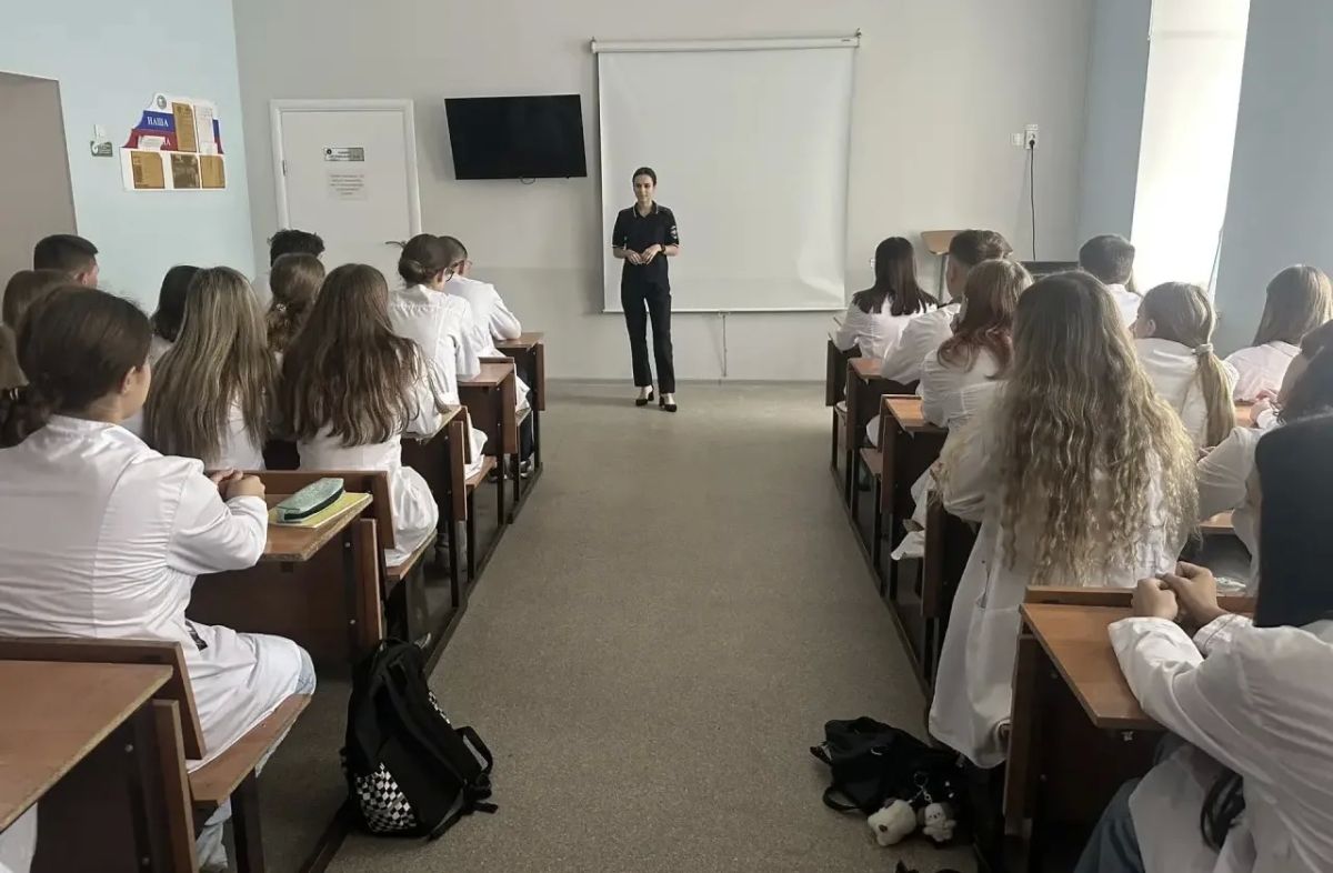 В Белгородской области будущие медики выступили в поддержку безопасности пешеходов в рамках «Недели безопасности» В Белгородской области будущие медики выступили в поддержку безопасности пешеходов в рамках «Недели безопасности»