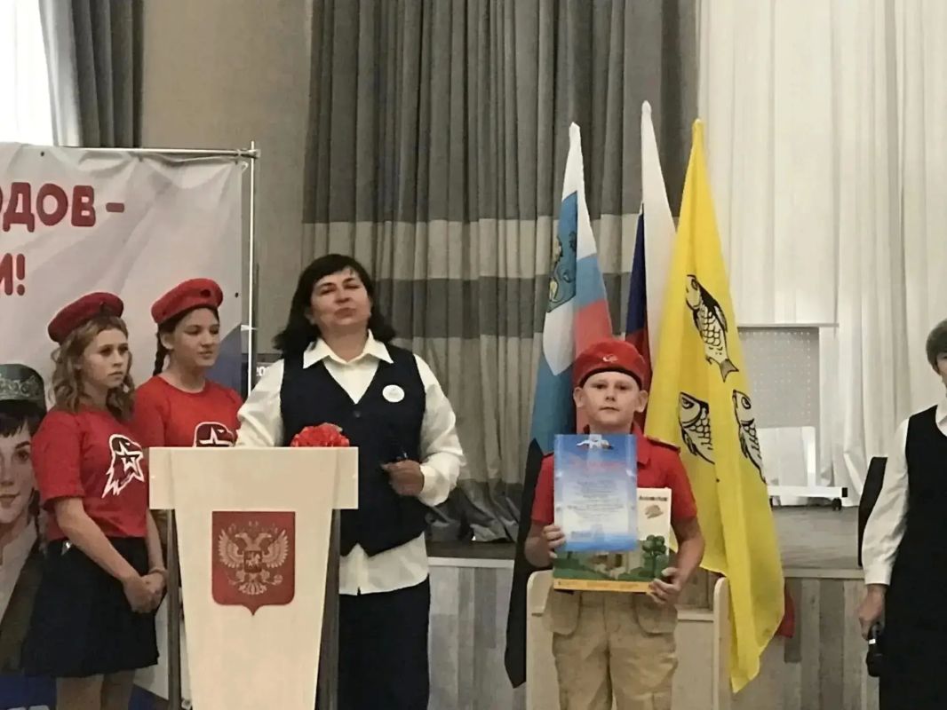 В рамках областного конкурса творческих работ «Профессия строителя глазами детей», приуроченного в текущем году к 70-летнему юбилею профессионального праздника – Дня строителя, состоялось награждение победителей и призёров В рамках областного конкурса творческих работ «Профессия строителя глазами детей», приуроченного в текущем году к 70-летнему юбилею профессионального праздника – Дня строителя, состоялось награждение победителей и призёров