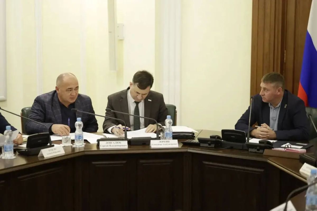 Александр Шуваев провёл совещание по объектам строительства, требующим особого внимания Александр Шуваев провёл совещание по объектам строительства, требующим особого внимания