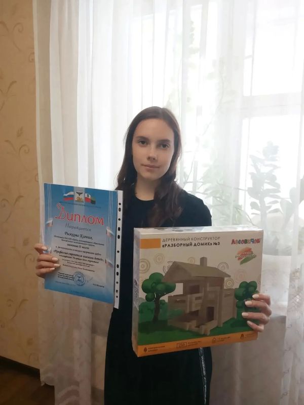 В рамках областного конкурса творческих работ «Профессия строителя глазами детей», приуроченного в текущем году к 70-летнему юбилею профессионального праздника – Дня строителя, состоялось награждение победителей и призёров В рамках областного конкурса творческих работ «Профессия строителя глазами детей», приуроченного в текущем году к 70-летнему юбилею профессионального праздника – Дня строителя, состоялось награждение победителей и призёров