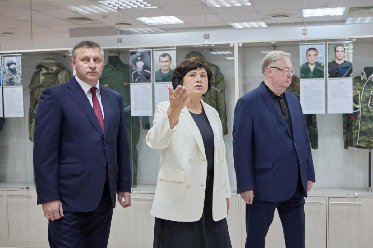 Александр Шуваев показал Сергею Степашину, как в Белгородской области помогают бойцам СВО Александр Шуваев показал Сергею Степашину, как в Белгородской области помогают бойцам СВО