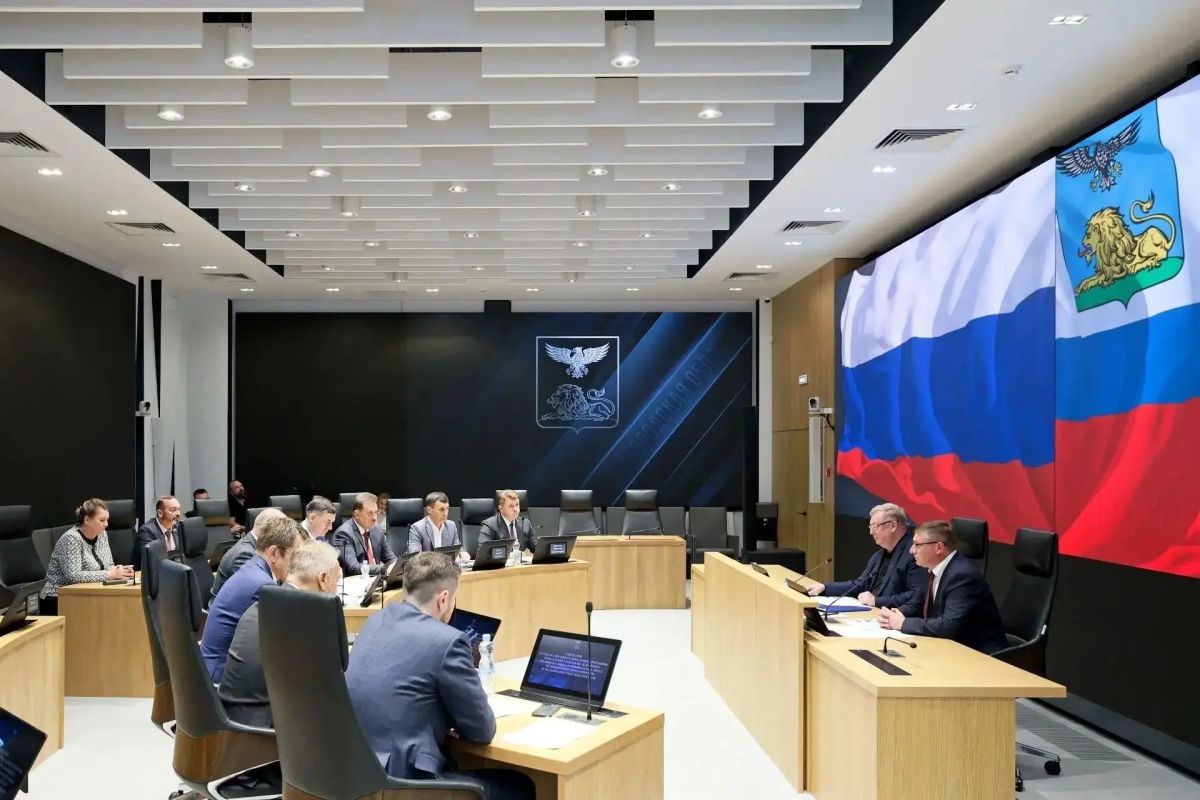 Александр Шуваев и Сергей Степашин обсудили переселение белгородцев из аварийного жилья Александр Шуваев и Сергей Степашин обсудили переселение белгородцев из аварийного жилья