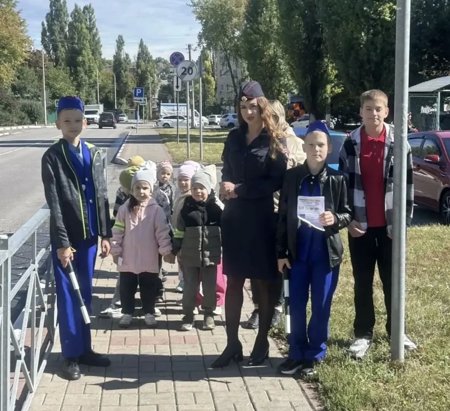 Белгородские автоинспекторы и ЮИДовцы научили дошкольников выбирать безопасный маршрут Белгородские автоинспекторы и ЮИДовцы научили дошкольников выбирать безопасный маршрут