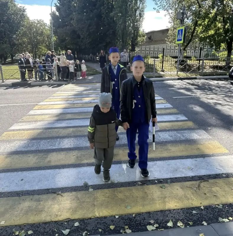 Белгородские автоинспекторы и ЮИДовцы научили дошкольников выбирать безопасный маршрут Белгородские автоинспекторы и ЮИДовцы научили дошкольников выбирать безопасный маршрут