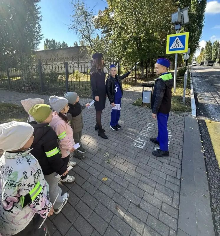 Белгородские автоинспекторы и ЮИДовцы научили дошкольников выбирать безопасный маршрут Белгородские автоинспекторы и ЮИДовцы научили дошкольников выбирать безопасный маршрут