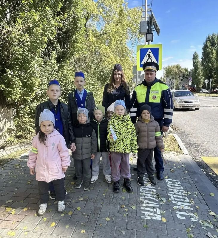 Белгородские автоинспекторы и ЮИДовцы научили дошкольников выбирать безопасный маршрут Белгородские автоинспекторы и ЮИДовцы научили дошкольников выбирать безопасный маршрут