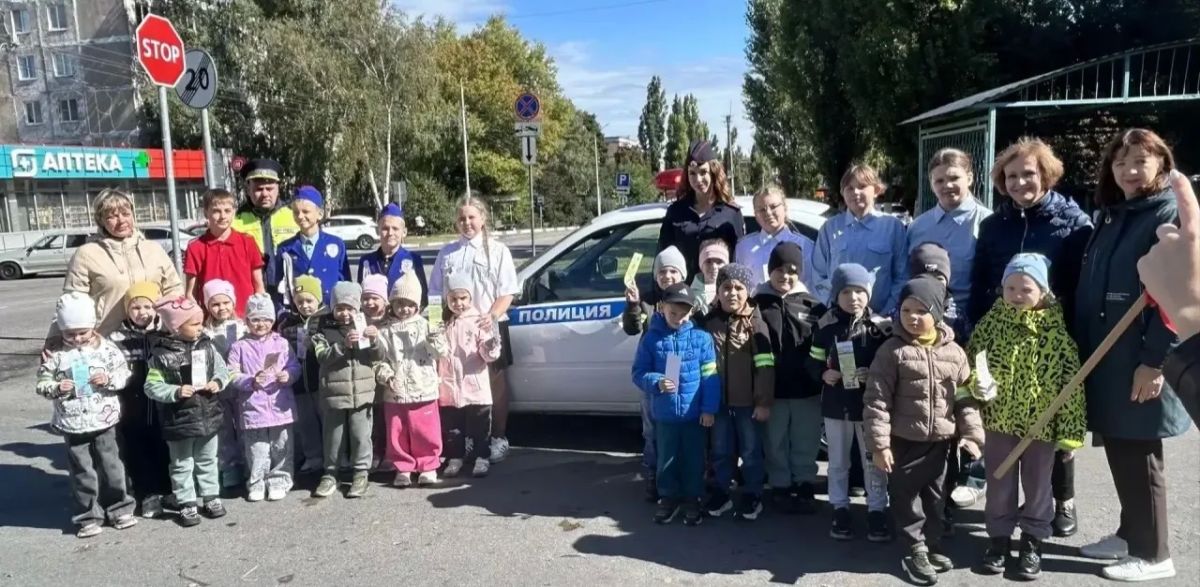 Белгородские автоинспекторы и ЮИДовцы научили дошкольников выбирать безопасный маршрут