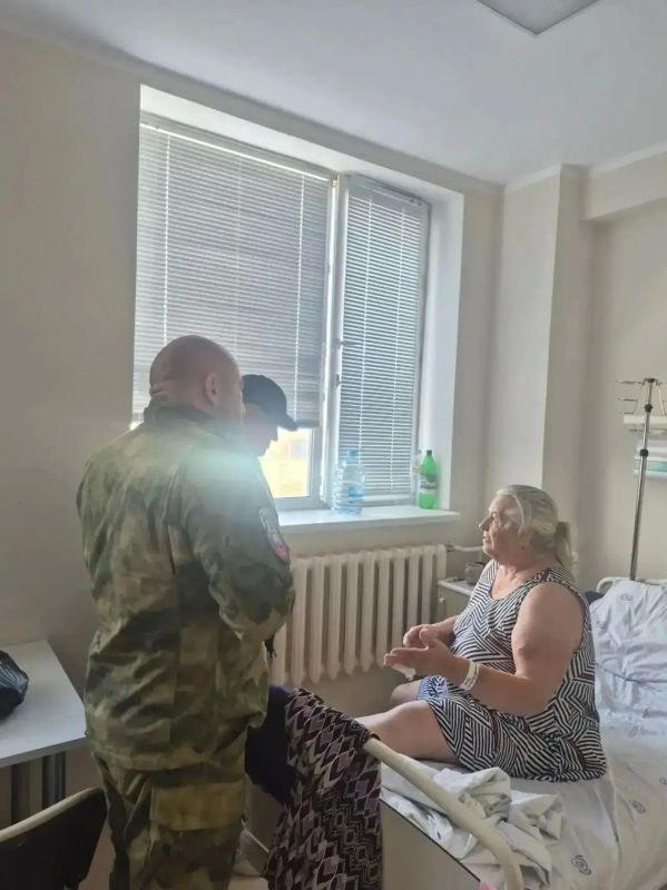 Глава муниципалитета Дмитрий Панков и председатель Совета депутатов округа Андрей Попов навестили раненых грайворонцев, проходящих лечение в больницах Белгорода Глава муниципалитета Дмитрий Панков и председатель Совета депутатов округа Андрей Попов навестили раненых грайворонцев, проходящих лечение в больницах Белгорода