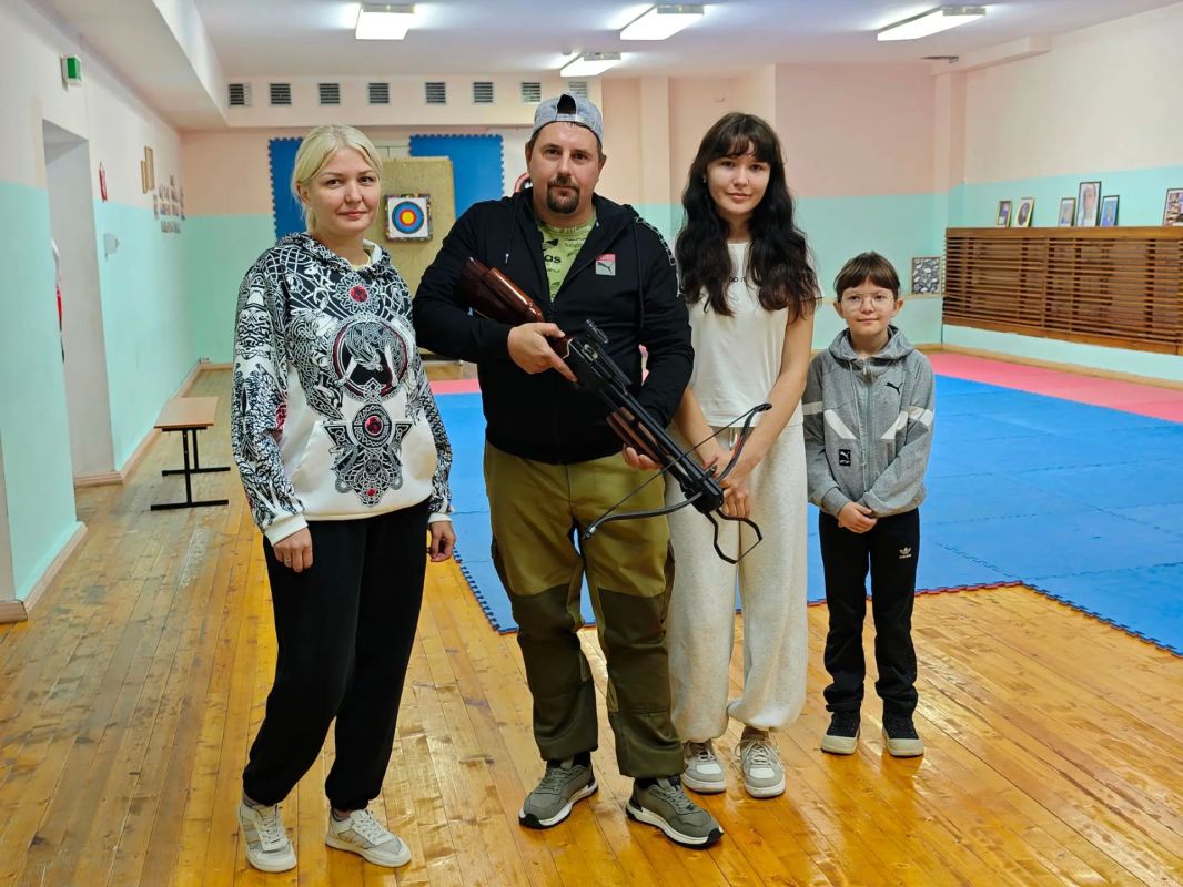 Николай Нестеров: Сегодня на базе физкультурно-оздоровительного комплекса в селе Бехтеевка прошли сразу два мероприятия, которые объединили на одной площадке жителей нашего округа разных поколений Николай Нестеров: Сегодня на базе физкультурно-оздоровительного комплекса в селе Бехтеевка прошли сразу два мероприятия, которые объединили на одной площадке жителей нашего округа разных поколений