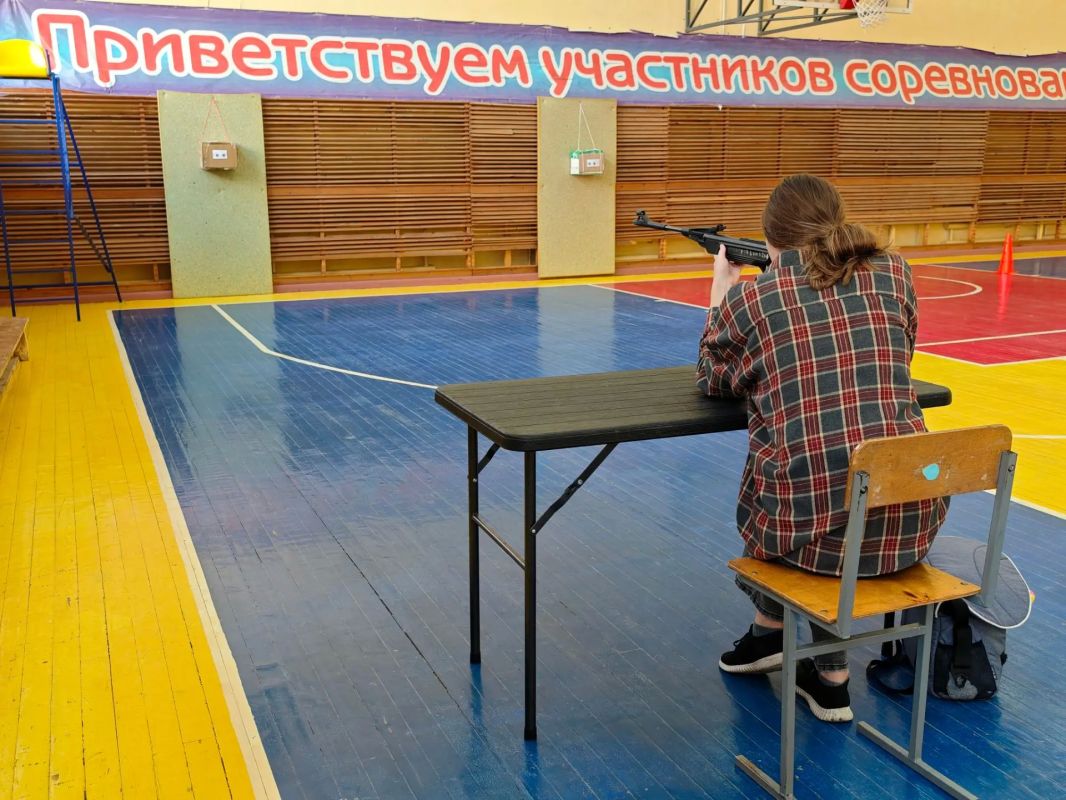 Николай Нестеров: Сегодня на базе физкультурно-оздоровительного комплекса в селе Бехтеевка прошли сразу два мероприятия, которые объединили на одной площадке жителей нашего округа разных поколений Николай Нестеров: Сегодня на базе физкультурно-оздоровительного комплекса в селе Бехтеевка прошли сразу два мероприятия, которые объединили на одной площадке жителей нашего округа разных поколений