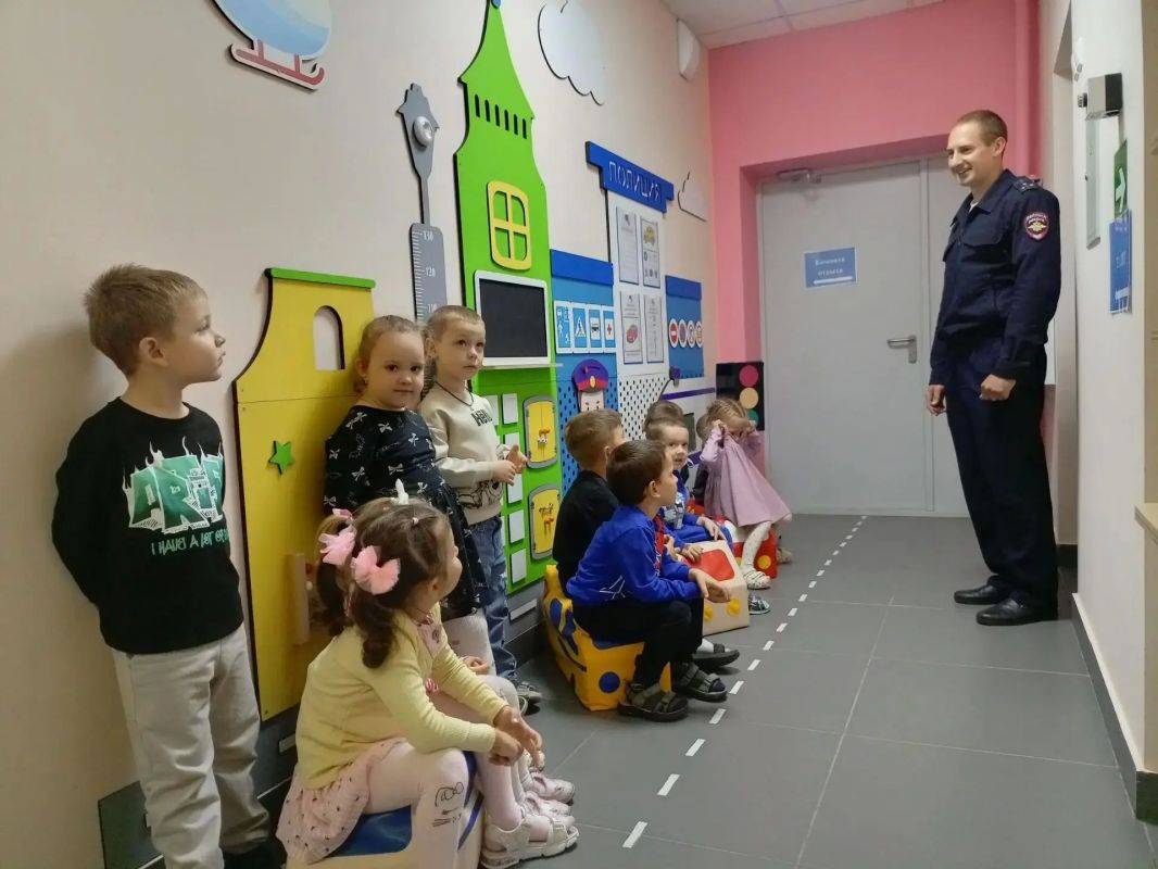 В нашем округе продолжается цикл профилактических мероприятий, направленных на снижение детского дорожно-транспортного травматизма В нашем округе продолжается цикл профилактических мероприятий, направленных на снижение детского дорожно-транспортного травматизма