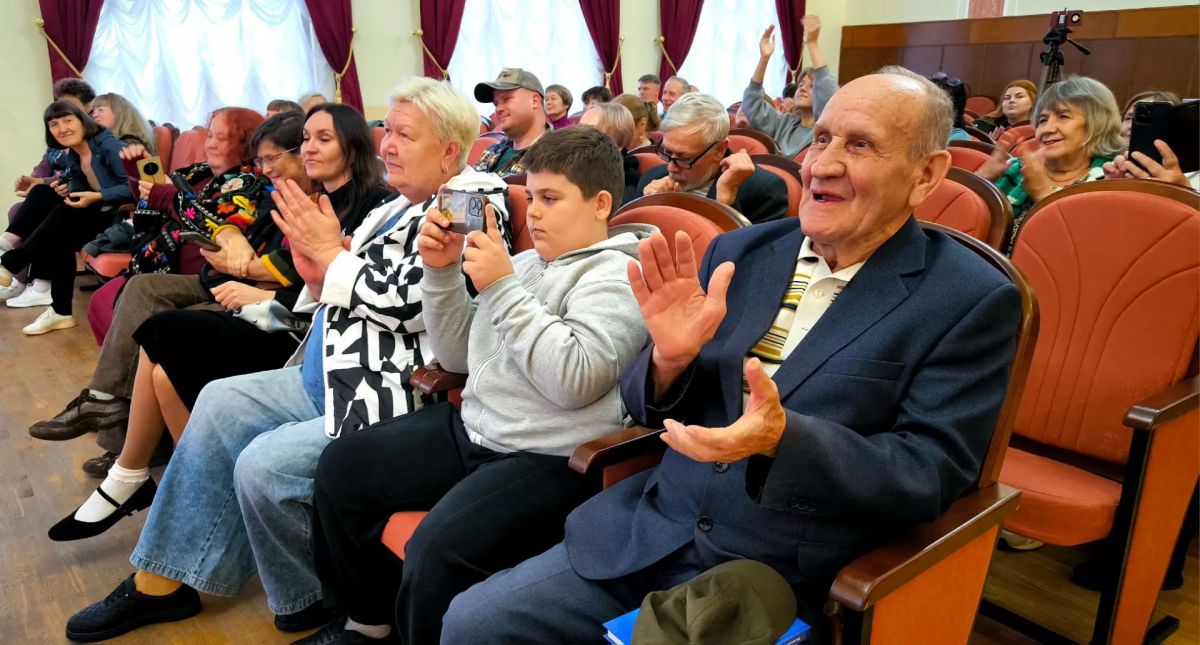 «Бабье лето-2026»: поэзия, вдохновение и тепло сердец в Новом Осколе «Бабье лето-2026»: поэзия, вдохновение и тепло сердец в Новом Осколе