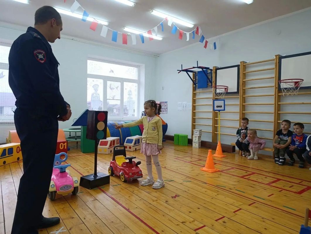 В нашем округе продолжается цикл профилактических мероприятий, направленных на снижение детского дорожно-транспортного травматизма В нашем округе продолжается цикл профилактических мероприятий, направленных на снижение детского дорожно-транспортного травматизма