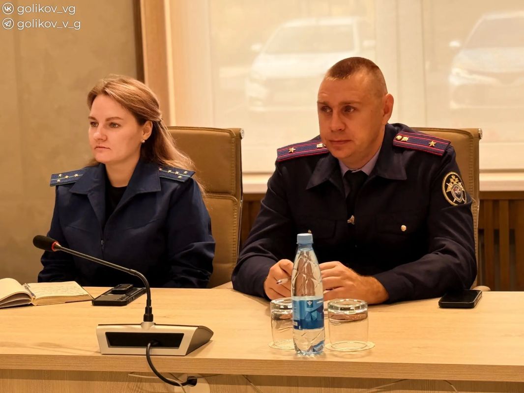 Василий Голиков: Провёл круглый стол с руководителями ведущих предприятий города – Лебединского ГОКа и комбината «КМАруда», крупных профильных организаций, представителями федеральных ведомств и здравоохранения Василий Голиков: Провёл круглый стол с руководителями ведущих предприятий города – Лебединского ГОКа и комбината «КМАруда», крупных профильных организаций, представителями федеральных ведомств и здравоохранения