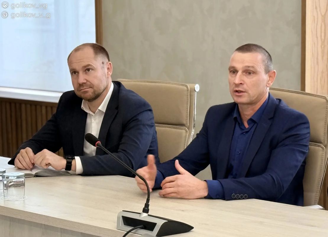 Василий Голиков: Провёл круглый стол с руководителями ведущих предприятий города – Лебединского ГОКа и комбината «КМАруда», крупных профильных организаций, представителями федеральных ведомств и здравоохранения Василий Голиков: Провёл круглый стол с руководителями ведущих предприятий города – Лебединского ГОКа и комбината «КМАруда», крупных профильных организаций, представителями федеральных ведомств и здравоохранения