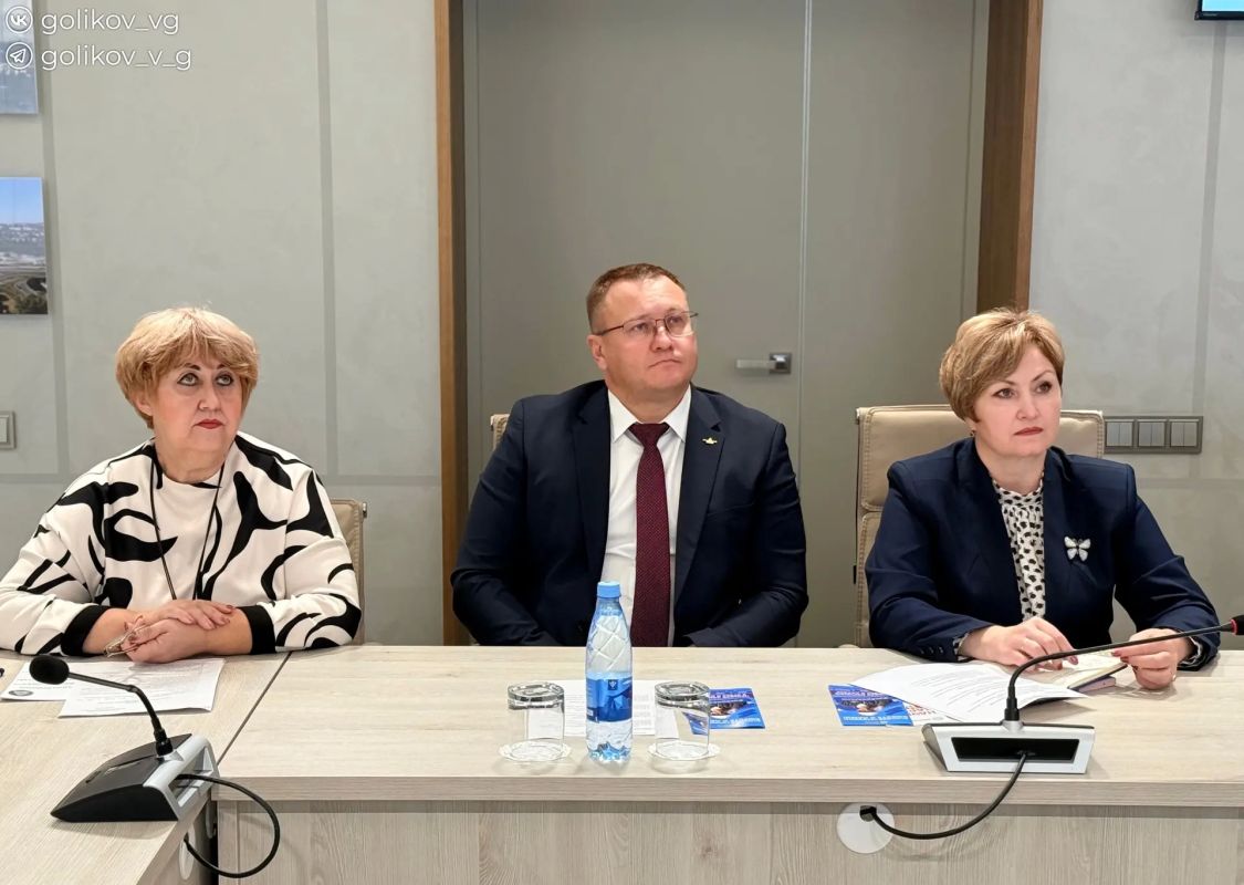 Василий Голиков: Провёл круглый стол с руководителями ведущих предприятий города – Лебединского ГОКа и комбината «КМАруда», крупных профильных организаций, представителями федеральных ведомств и здравоохранения Василий Голиков: Провёл круглый стол с руководителями ведущих предприятий города – Лебединского ГОКа и комбината «КМАруда», крупных профильных организаций, представителями федеральных ведомств и здравоохранения