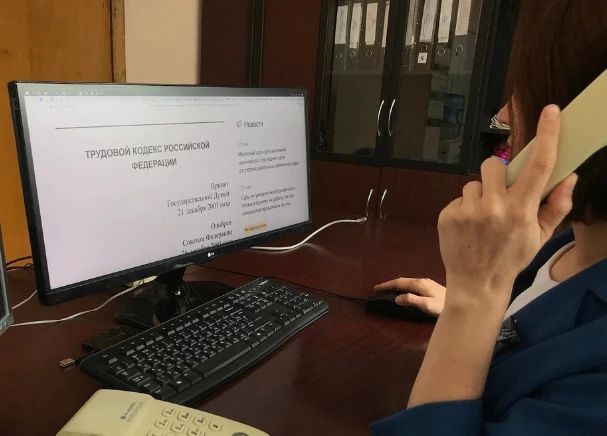 В Администрации Красненского муниципального округа работает «горячая линия» по вопросам нелегальной занятости