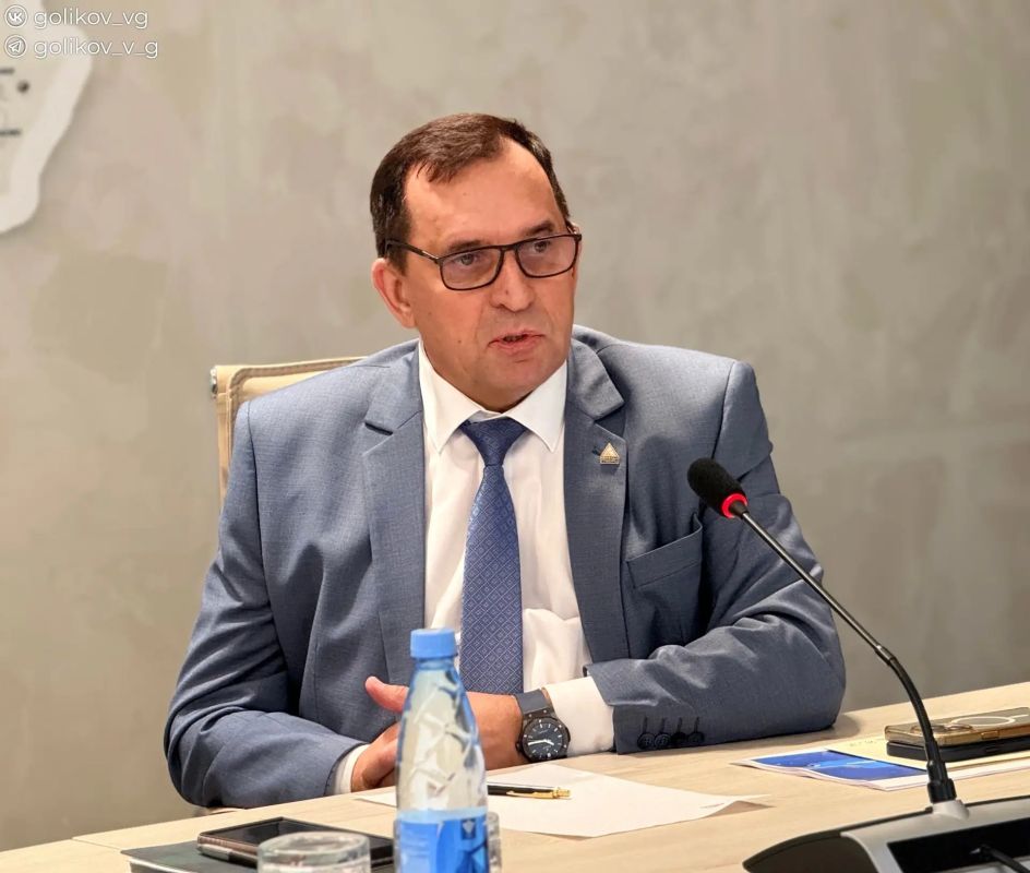 Василий Голиков: Провёл круглый стол с руководителями ведущих предприятий города – Лебединского ГОКа и комбината «КМАруда», крупных профильных организаций, представителями федеральных ведомств и здравоохранения Василий Голиков: Провёл круглый стол с руководителями ведущих предприятий города – Лебединского ГОКа и комбината «КМАруда», крупных профильных организаций, представителями федеральных ведомств и здравоохранения