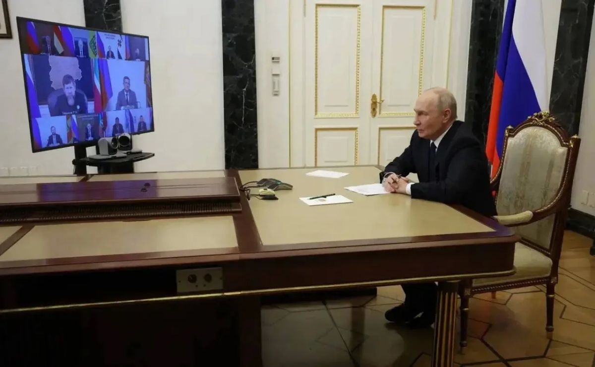 Александр Шуваев принял участие во встрече с Президентом РФ Владимиром Путиным, которая прошла в формате видеосвязи Александр Шуваев принял участие во встрече с Президентом РФ Владимиром Путиным, которая прошла в формате видеосвязи