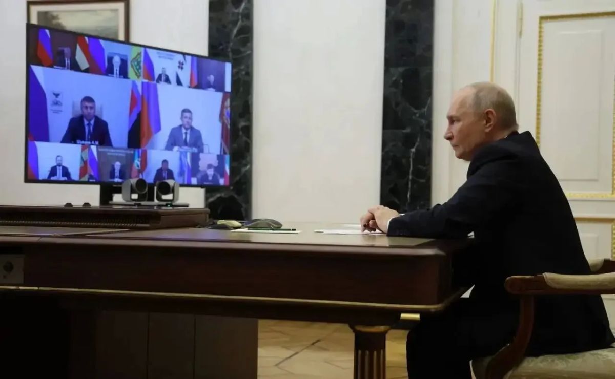 Александр Шуваев принял участие во встрече с Президентом РФ Владимиром Путиным, которая прошла в формате видеосвязи Александр Шуваев принял участие во встрече с Президентом РФ Владимиром Путиным, которая прошла в формате видеосвязи