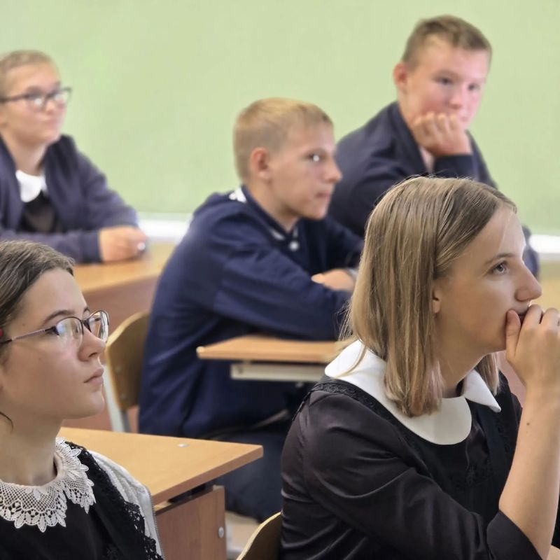 Сотрудники Управления Федеральной налоговой службы по Белгородской области провели серию открытых уроков для учеников пятых классов школ нашего округа Сотрудники Управления Федеральной налоговой службы по Белгородской области провели серию открытых уроков для учеников пятых классов школ нашего округа