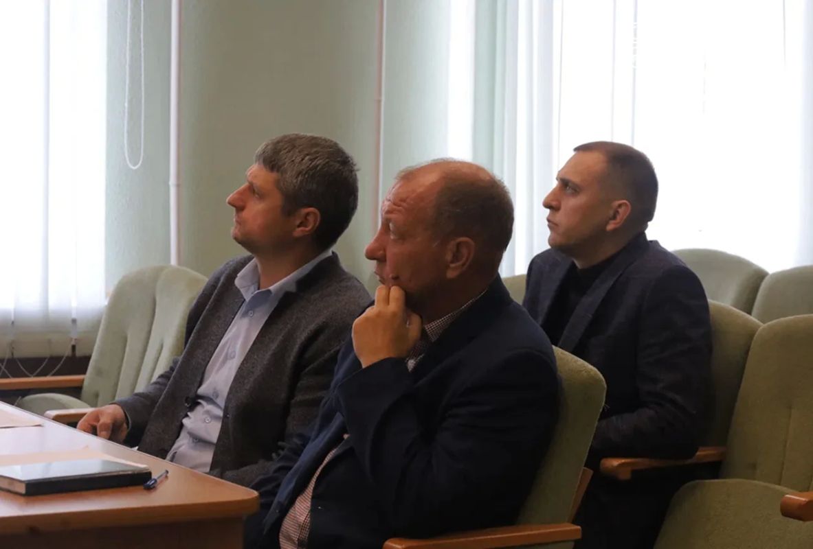 Михаил Лобазнов: В администрации округа провели совещание с начальником регионального управления государственной охраны объектов культурного наследия Алексеем Сергеевичем Чернявским и и. о. директора корпорации «Развитие»... Михаил Лобазнов: В администрации округа провели совещание с начальником регионального управления государственной охраны объектов культурного наследия Алексеем Сергеевичем Чернявским и и. о. директора корпорации «Развитие»...