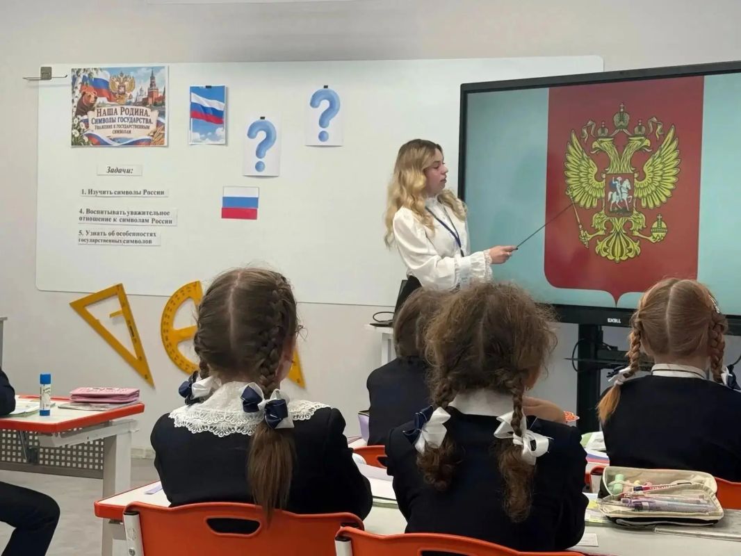 Николай Нестеров: Молодой педагог из нашего округа — учитель начальных классов Бехтеевской школы Елена Лопина — достойно выступила на региональном этапе конкурса профессионального мастерства «Педагогический дебют» в Белгороде Николай Нестеров: Молодой педагог из нашего округа — учитель начальных классов Бехтеевской школы Елена Лопина — достойно выступила на региональном этапе конкурса профессионального мастерства «Педагогический дебют» в Белгороде