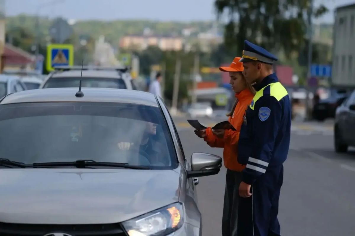 Здравствуйте. В преддверии выходных дней автоинспекторы Корочанского округа напомнили водителям о недопустимости управления транспортом в нетрезвом состоянии и объяснили, что это не только риск серьезных ДТП, но и угроза... Здравствуйте. В преддверии выходных дней автоинспекторы Корочанского округа напомнили водителям о недопустимости управления транспортом в нетрезвом состоянии и объяснили, что это не только риск серьезных ДТП, но и угроза...