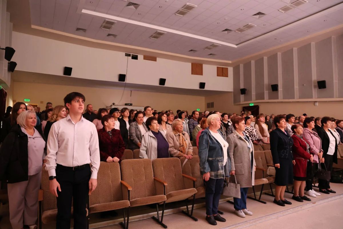 Сегодня, в преддверии Дня учителя, в Центре культурного развития поселка Волоконовка прошло торжественное мероприятие, посвященное людям самой благородной профессии Сегодня, в преддверии Дня учителя, в Центре культурного развития поселка Волоконовка прошло торжественное мероприятие, посвященное людям самой благородной профессии