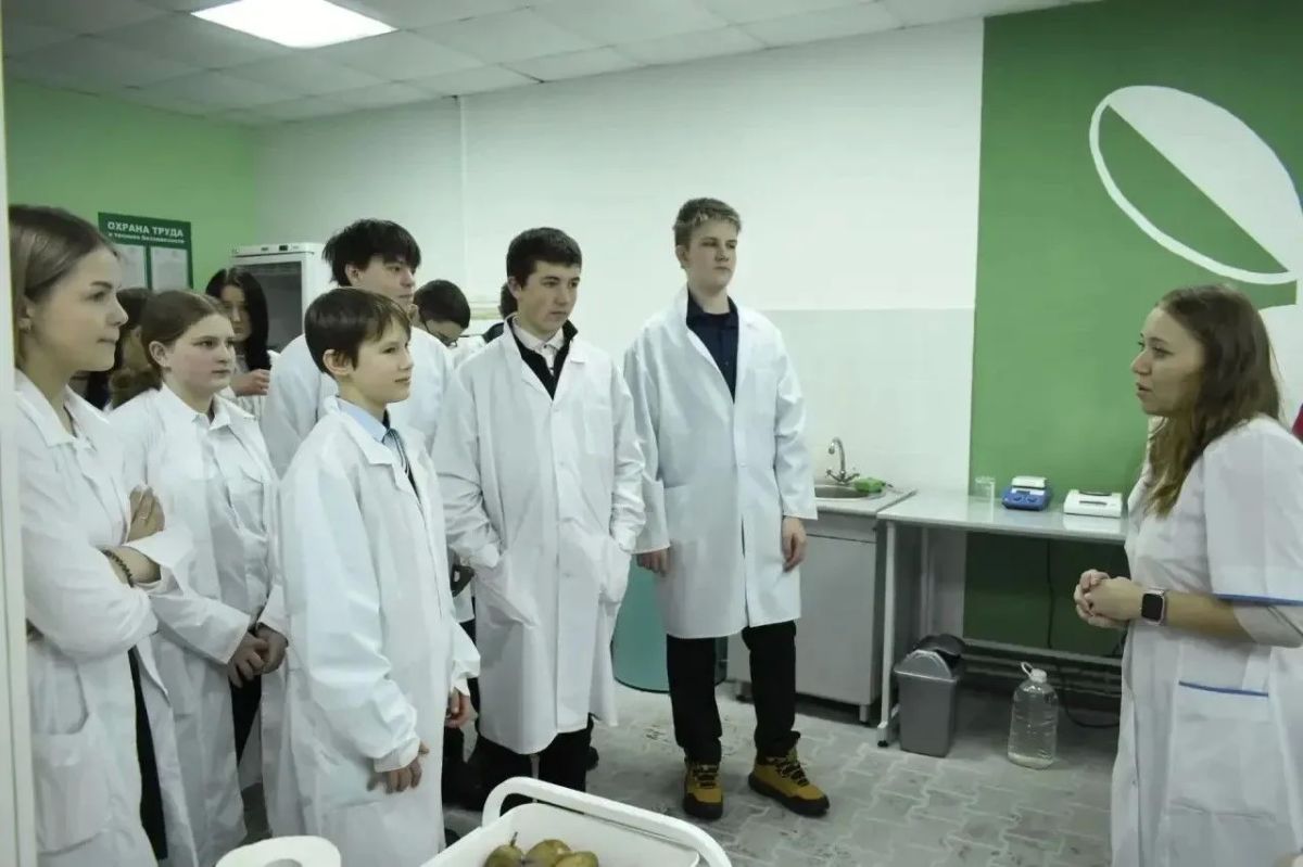 Друзья, сегодня в нашей стране отмечается День среднего профессионального образования Друзья, сегодня в нашей стране отмечается День среднего профессионального образования