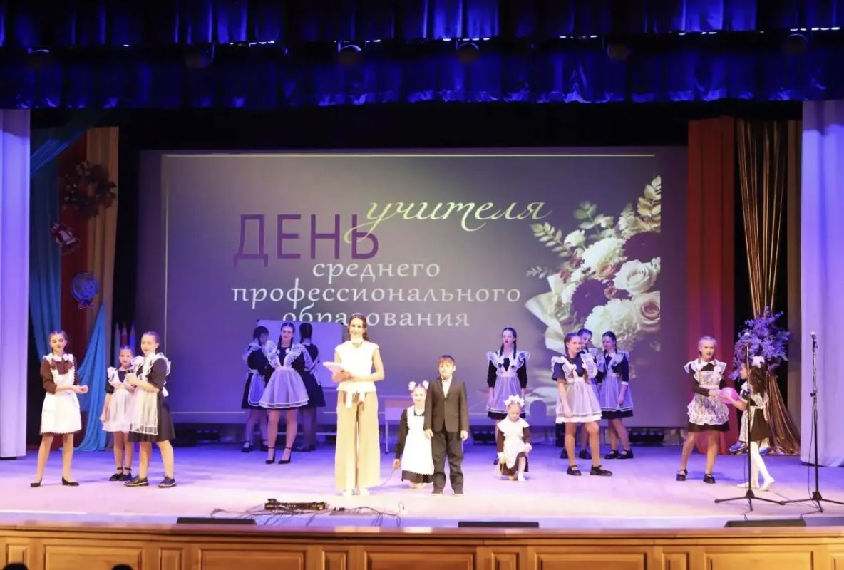 Сердце, отданное детям: в преддверии Дня учителя в Ракитянском районе чествовали педагогов