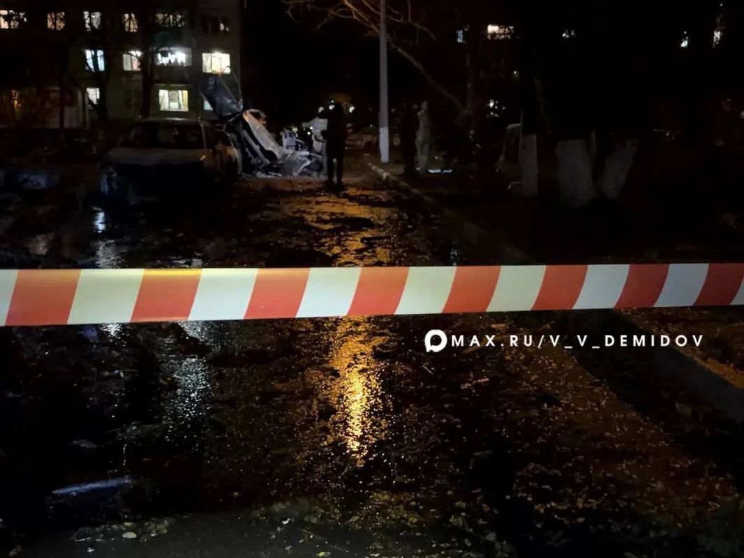 Последствия ударов беспилотников ВСУ по Белгороду показали в мэрии Последствия ударов беспилотников ВСУ по Белгороду показали в мэрии
