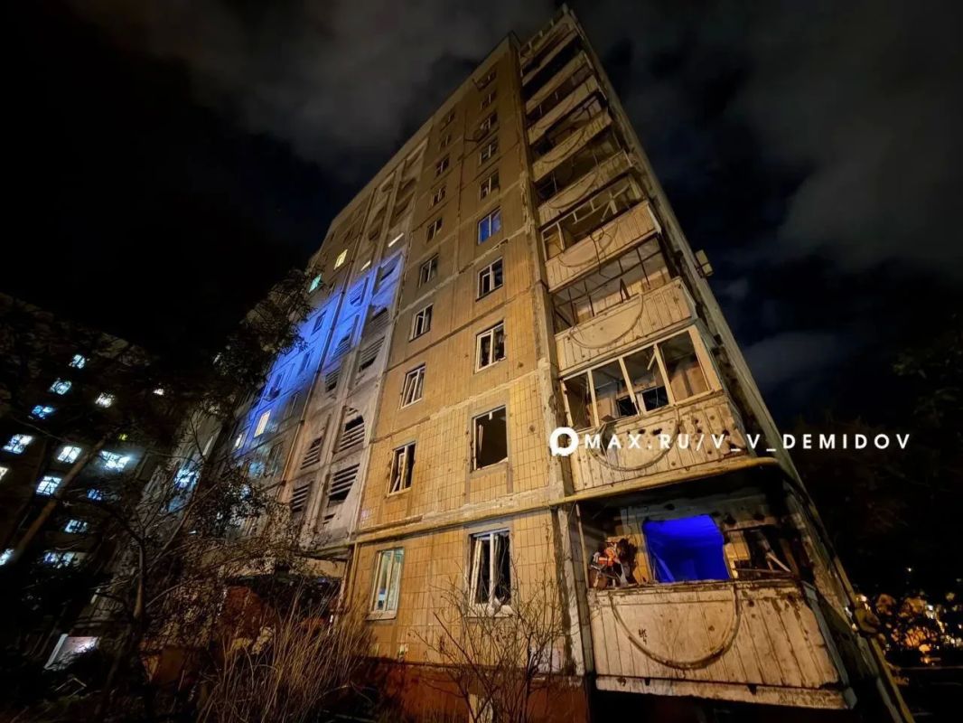 Последствия ударов беспилотников ВСУ по Белгороду показали в мэрии Последствия ударов беспилотников ВСУ по Белгороду показали в мэрии