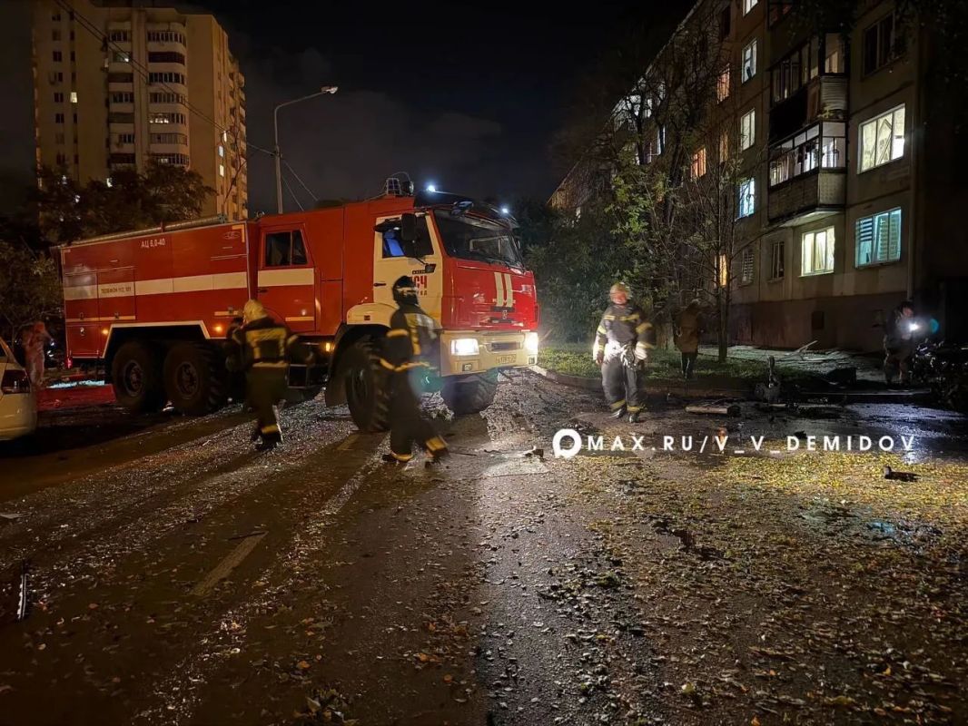 Последствия ударов беспилотников ВСУ по Белгороду показали в мэрии Последствия ударов беспилотников ВСУ по Белгороду показали в мэрии