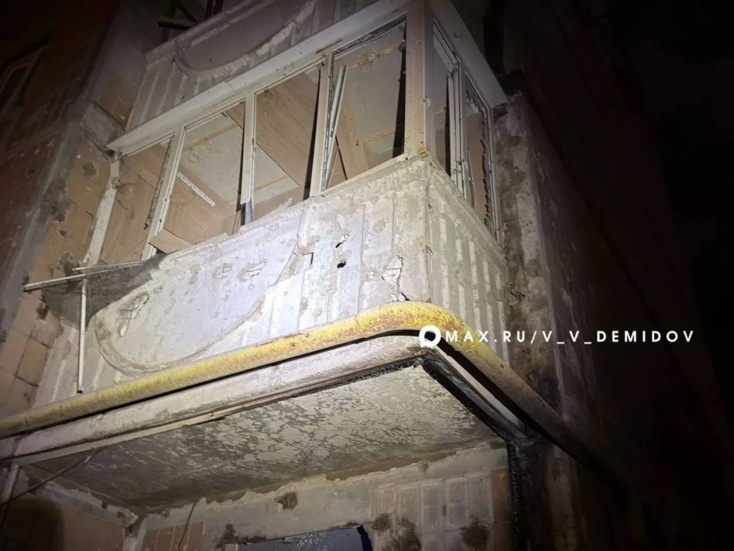 Последствия ударов беспилотников ВСУ по Белгороду показали в мэрии Последствия ударов беспилотников ВСУ по Белгороду показали в мэрии