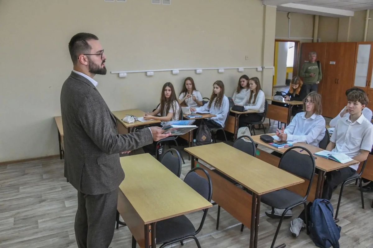 В День учителя рассказываем об Алексее Островском — учителе истории и обществознания белгородской гимназии №22 В День учителя рассказываем об Алексее Островском — учителе истории и обществознания белгородской гимназии №22