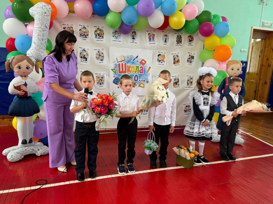 Уважаемые учителя, ветераны педагогического дела! Поздравляем вас с профессиональным праздников, Днём учителя! Уважаемые учителя, ветераны педагогического дела! Поздравляем вас с профессиональным праздников, Днём учителя!