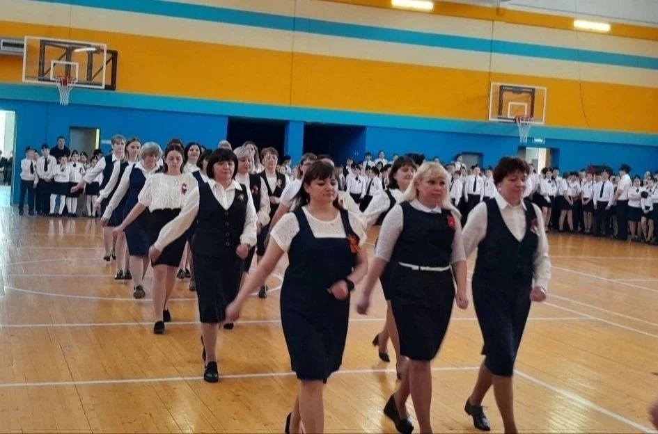 Уважаемые учителя, ветераны педагогического дела! Поздравляем вас с профессиональным праздников, Днём учителя! Уважаемые учителя, ветераны педагогического дела! Поздравляем вас с профессиональным праздников, Днём учителя!