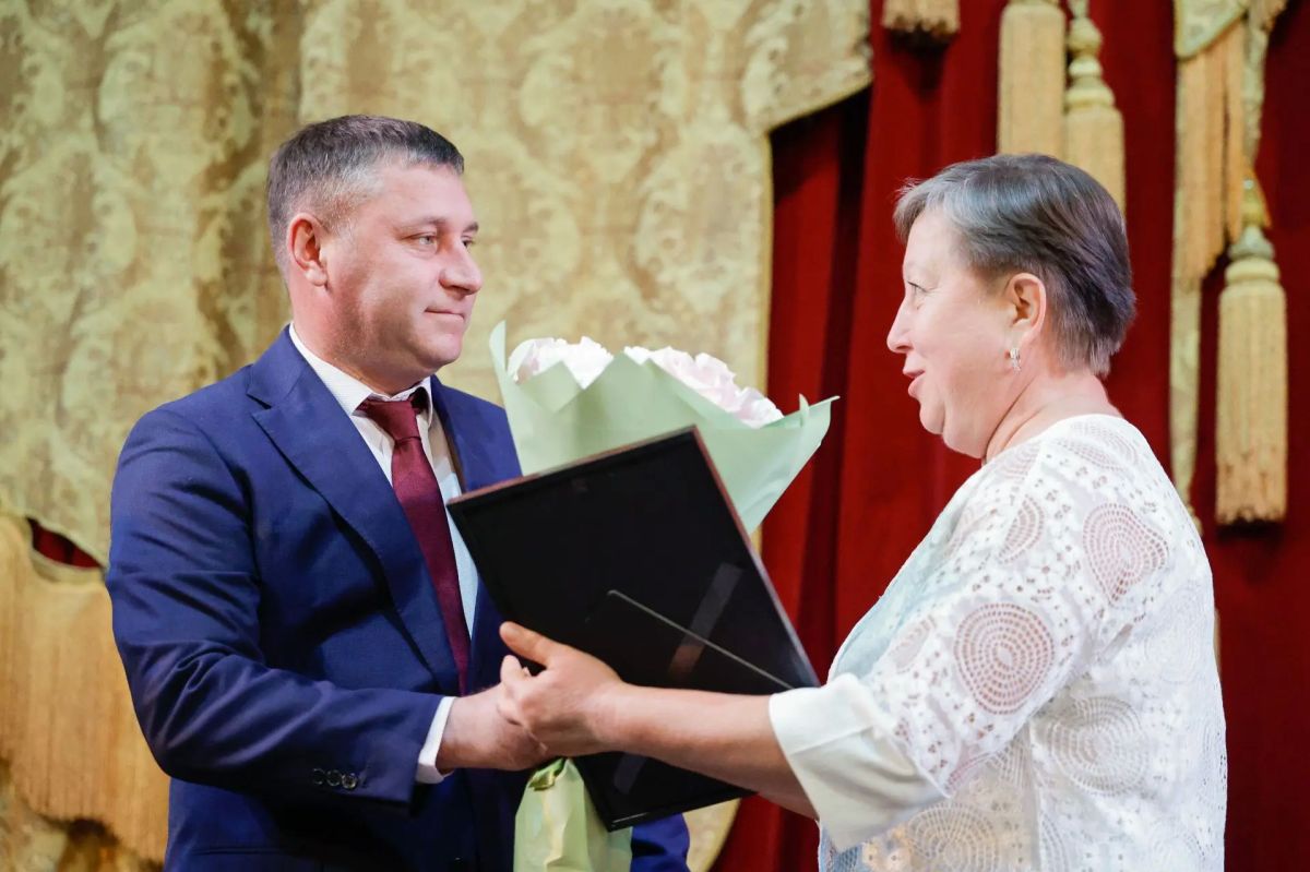 Александр Шуваев: Сегодня, в День учителя, в Белгородском государственном академическом драматическом театре имени М.С. Щепкина мы чествовали тех, кто посвятил свою жизнь самому благородному делу — обучению и воспитанию... Александр Шуваев: Сегодня, в День учителя, в Белгородском государственном академическом драматическом театре имени М.С. Щепкина мы чествовали тех, кто посвятил свою жизнь самому благородному делу — обучению и воспитанию...