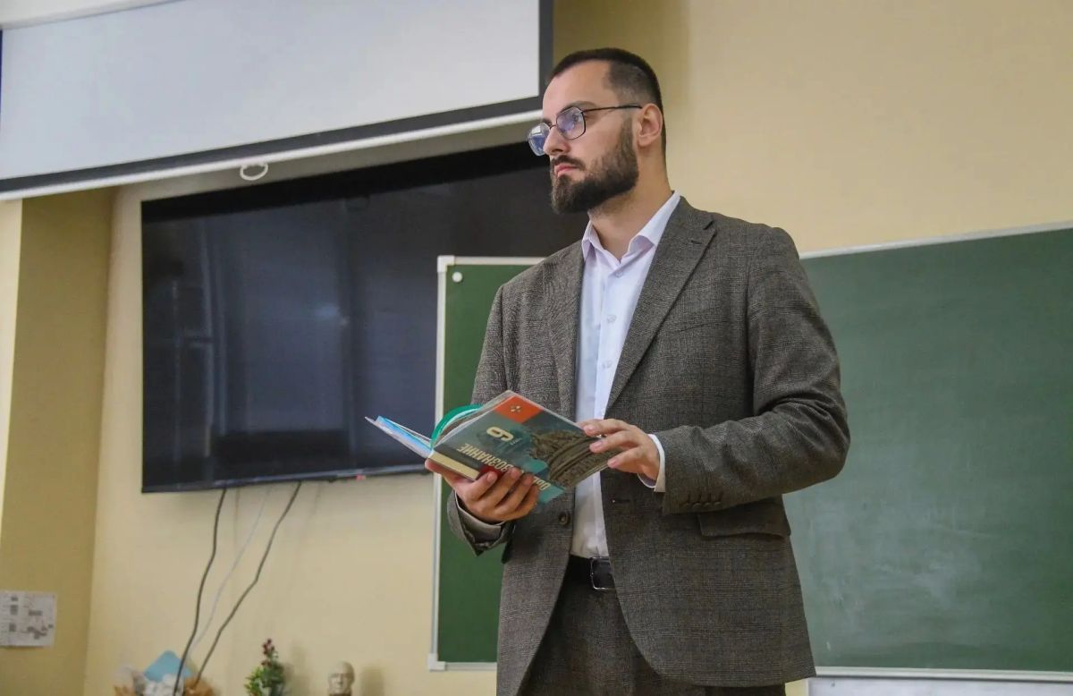 В День учителя рассказываем об Алексее Островском — учителе истории и обществознания белгородской гимназии №22 В День учителя рассказываем об Алексее Островском — учителе истории и обществознания белгородской гимназии №22