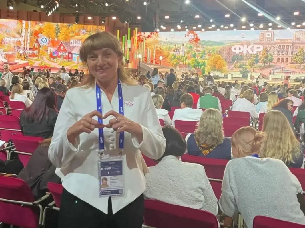 С гордостью делимся новостью: наши учителя вновь доказали, что являются одними из лучших в России! Национальный центр «Россия» в Москве на днях стал точкой притяжения для 1000 педагогов и руководителей образовательных... С гордостью делимся новостью: наши учителя вновь доказали, что являются одними из лучших в России! Национальный центр «Россия» в Москве на днях стал точкой притяжения для 1000 педагогов и руководителей образовательных...