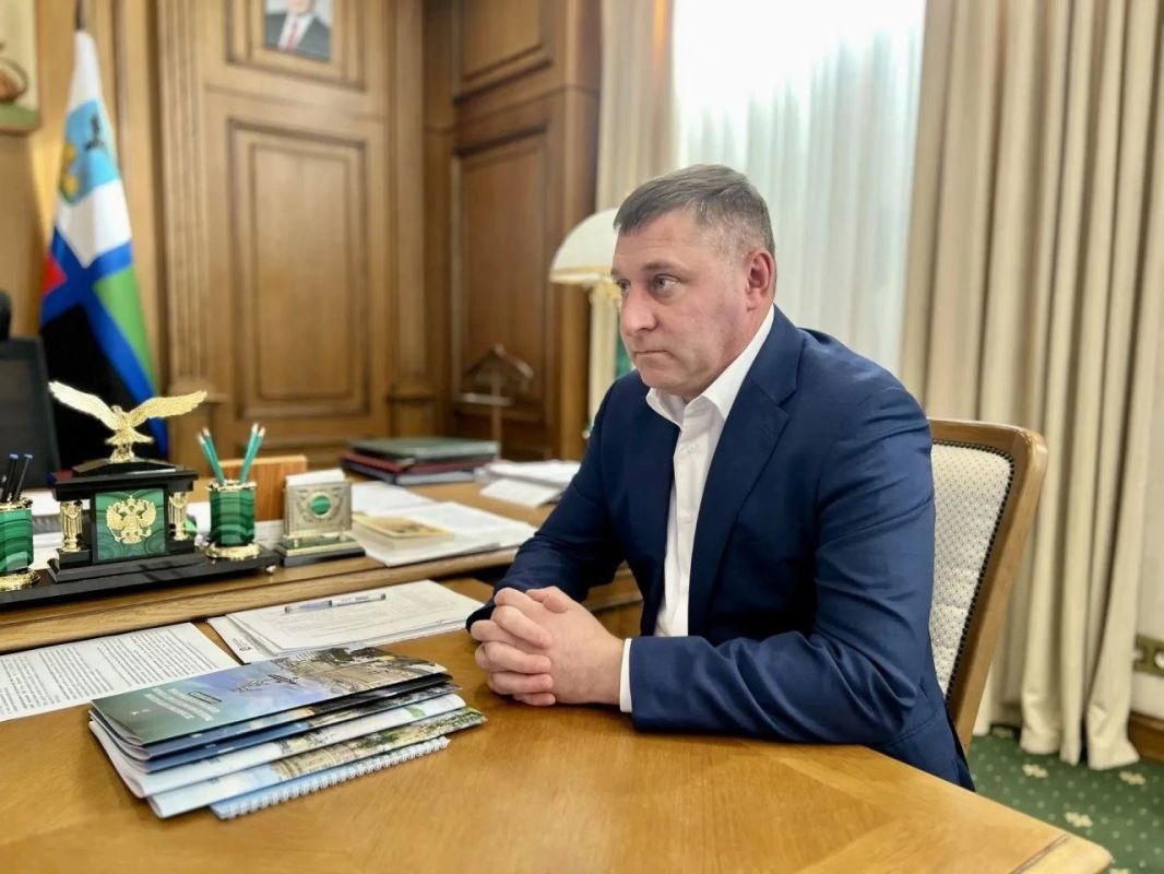 Губернатор Белгородской области Александр Шуваев встретился с депутатом Государственной Думы Сергеем Антошиным Губернатор Белгородской области Александр Шуваев встретился с депутатом Государственной Думы Сергеем Антошиным