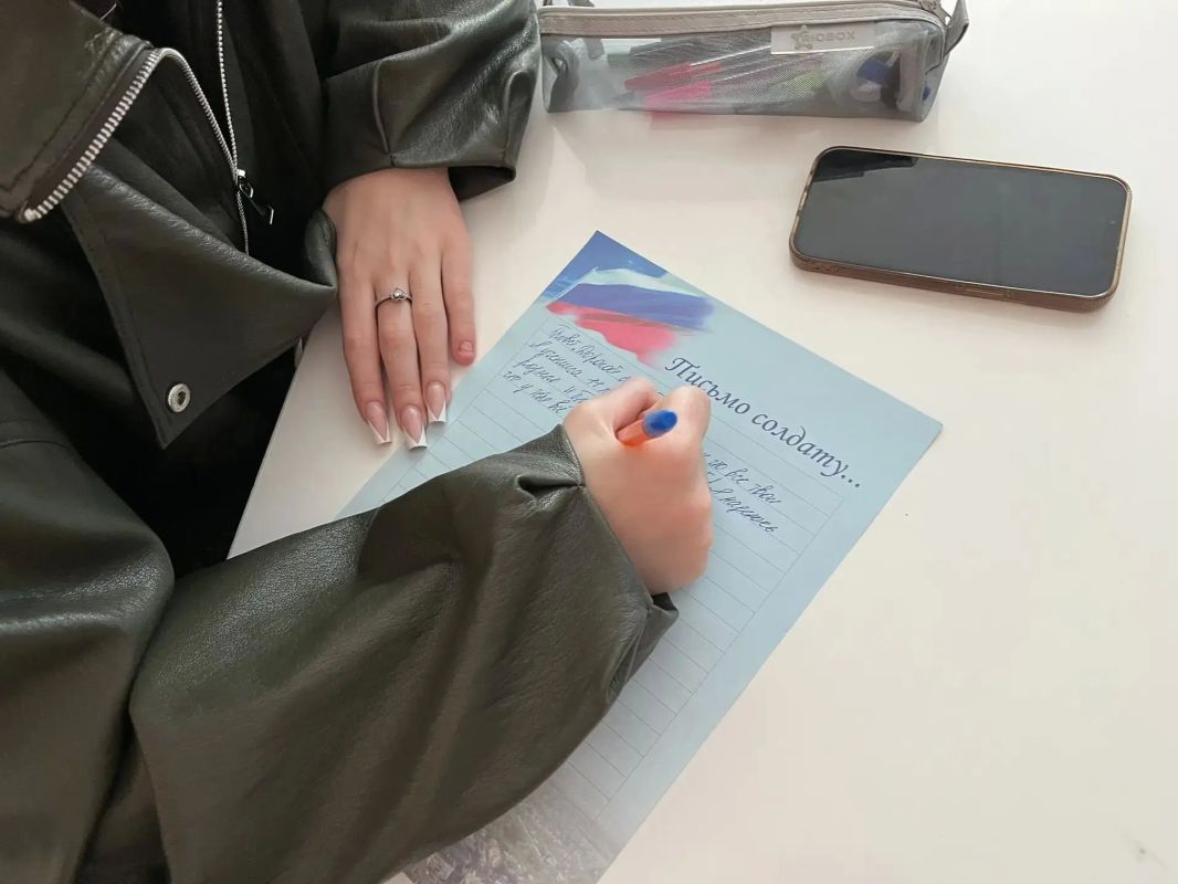 В стенах городской школы №3 прошла трогательная и важная акция «Письмо солдату», организованная «Волонтёрами Победы» В стенах городской школы №3 прошла трогательная и важная акция «Письмо солдату», организованная «Волонтёрами Победы»