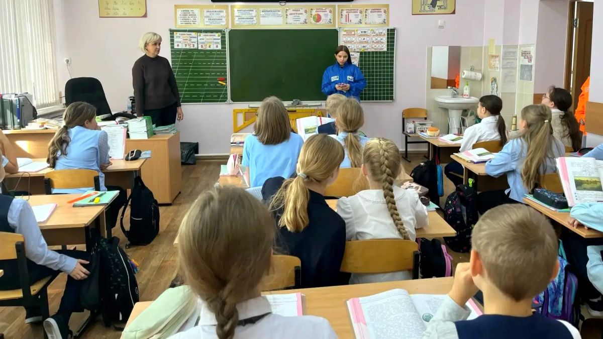В рамках всероссийской акции «Внимание, дети!» активисты «Молодой Гвардии» провели серию важных профилактических мероприятий в Новооскольском округе, чтобы сделать наши улицы безопаснее для каждого ребёнка