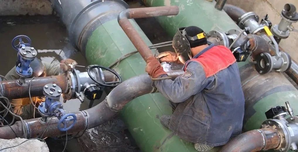 Теплоэнергетики включили в работу теплосеть на ул. Чумичова после реконструкции Теплоэнергетики включили в работу теплосеть на ул. Чумичова после реконструкции