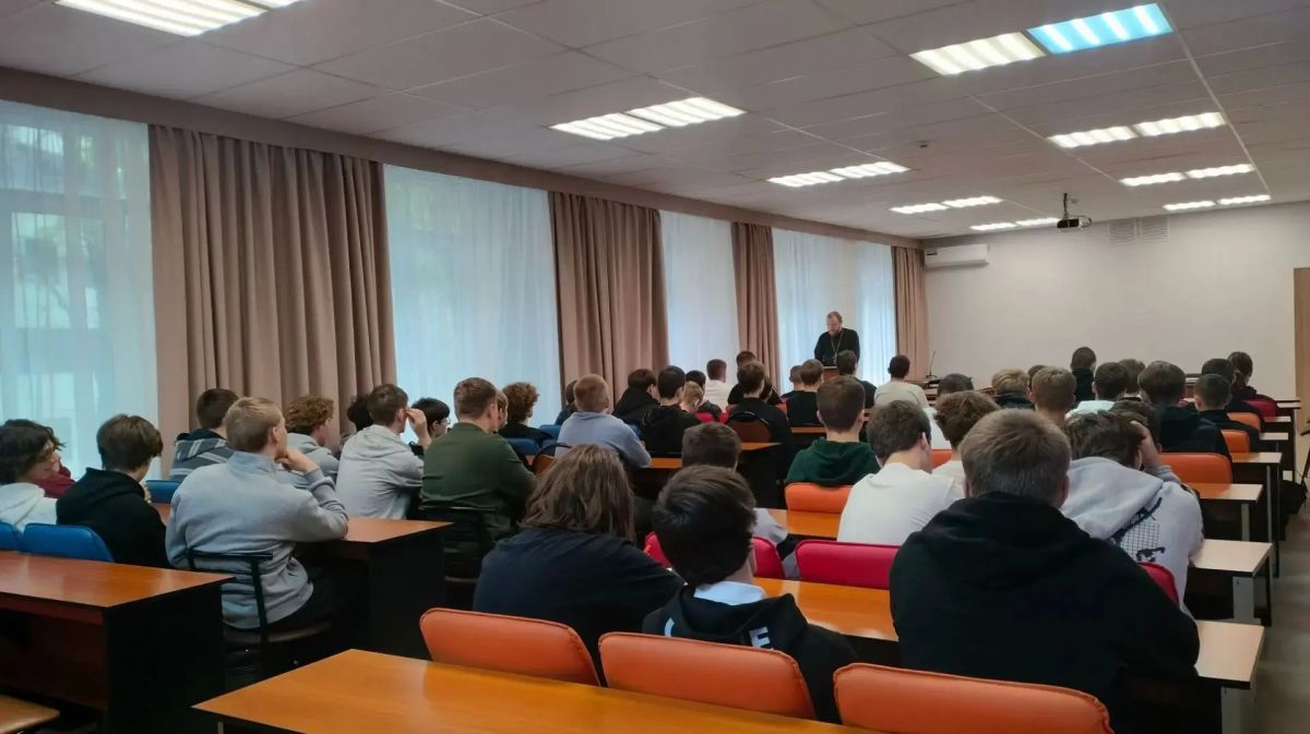 Сегодня специалисты библиотеки для слепых им. В.Я. Ерошенко организовали встречу с настоятелем храма Кирилла и Мефодия при Белгородской Православной гимназии, психологом, членом Совета отцов Белгородской области – Михаилом... Сегодня специалисты библиотеки для слепых им. В.Я. Ерошенко организовали встречу с настоятелем храма Кирилла и Мефодия при Белгородской Православной гимназии, психологом, членом Совета отцов Белгородской области – Михаилом...